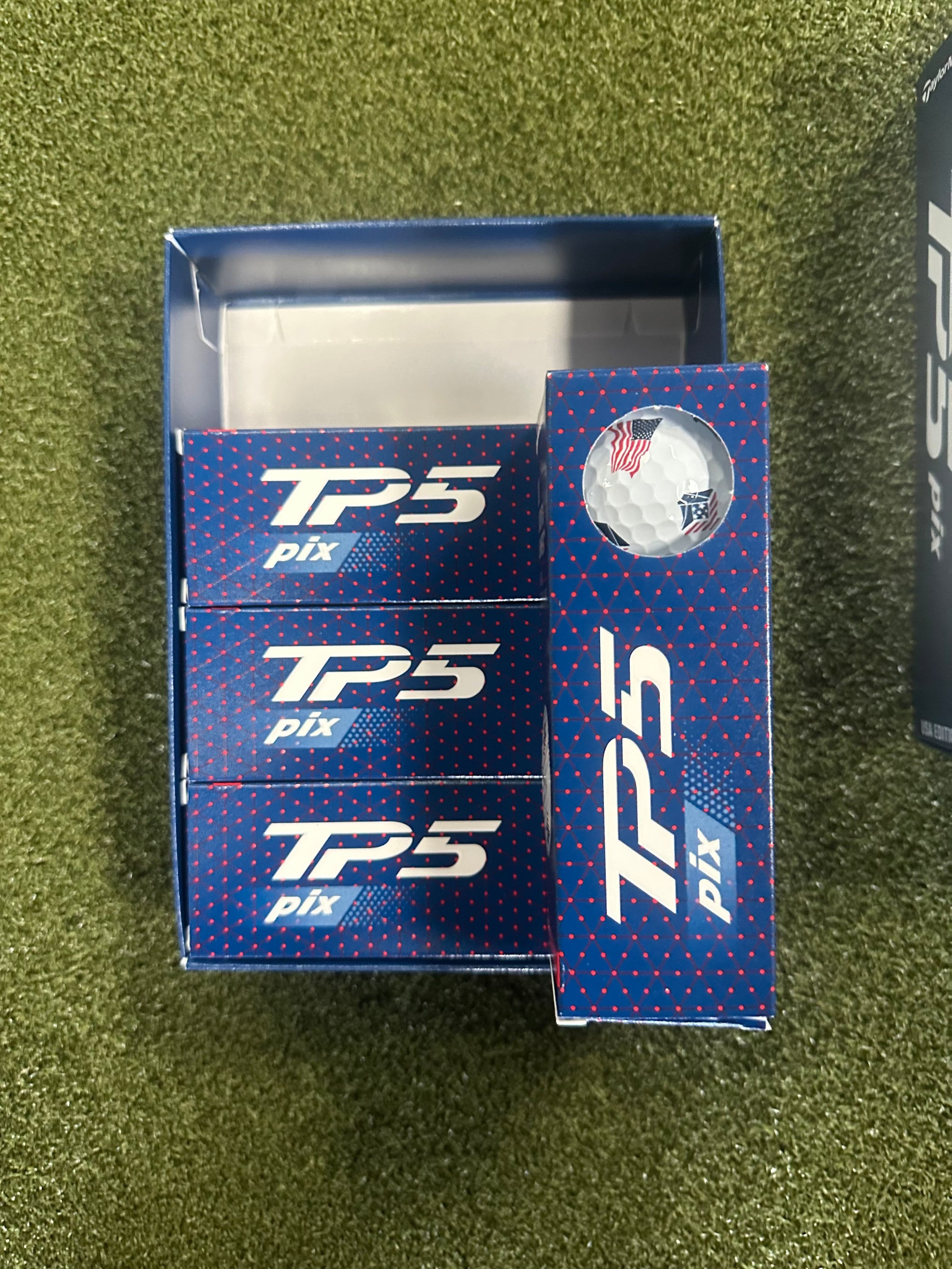 TaylorMade Golf Ball Taylormade Tp5 Pix Clear Path Alignment